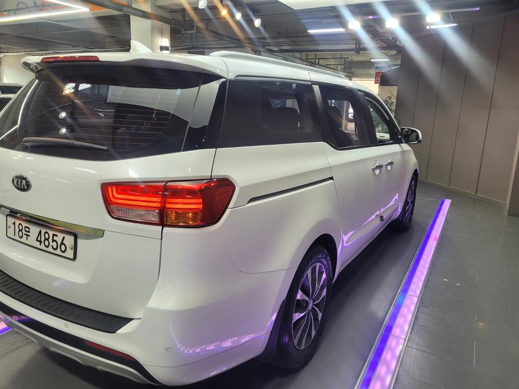 KIA Carnival - Vista 6