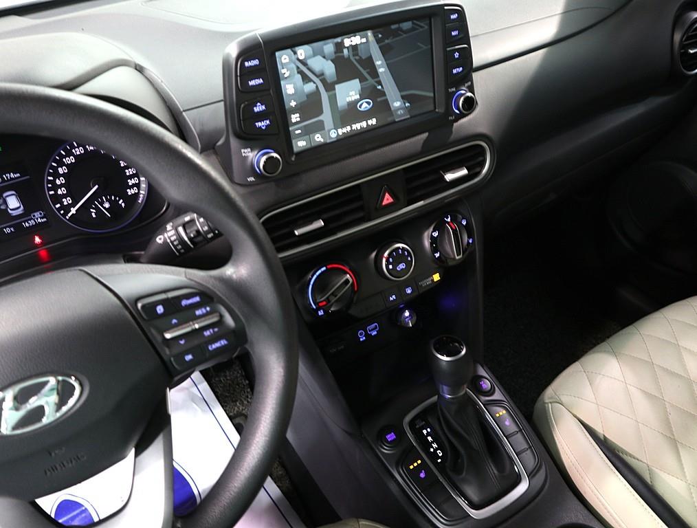 HYUNDAI Kona - Vista 9