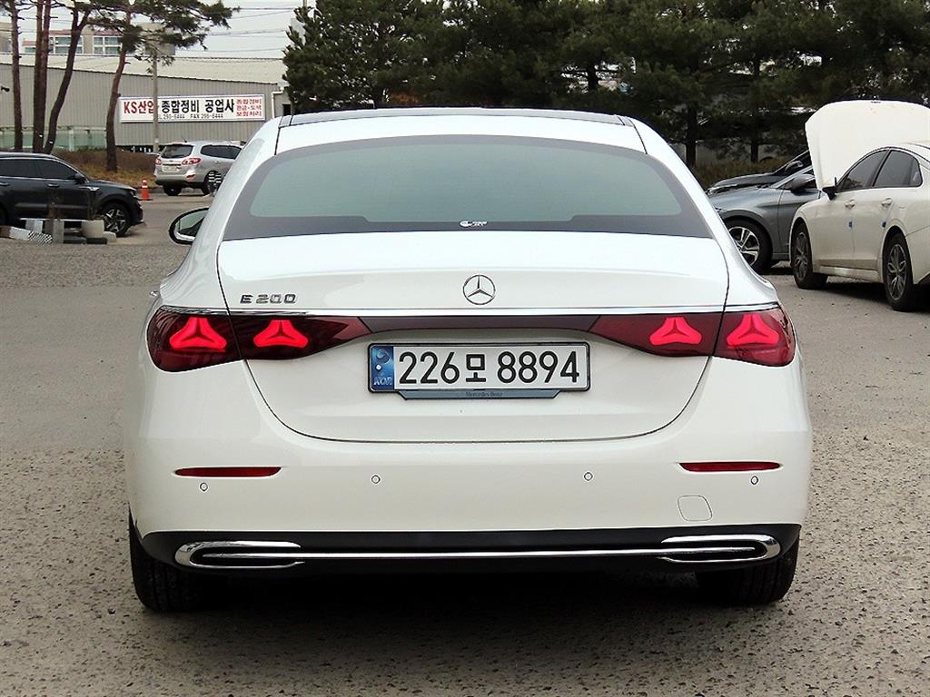 Mercedes Benz E class - Vista 4