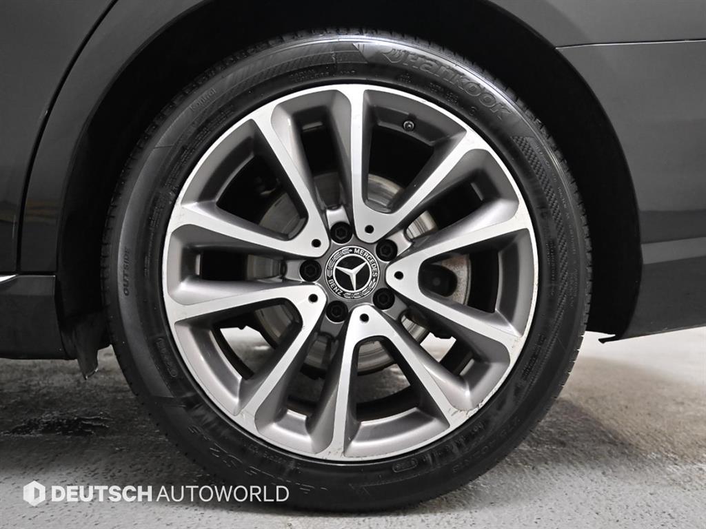 Mercedes Benz E class - Vista 5