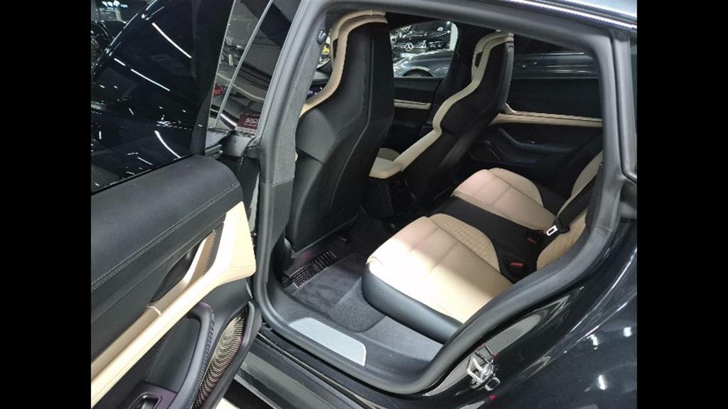 Porsche Taycan - Vista 8