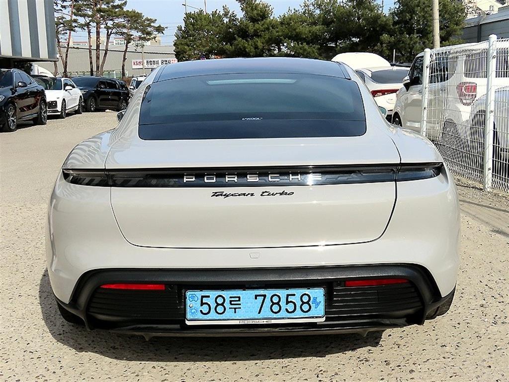 Porsche Taycan - Vista 4