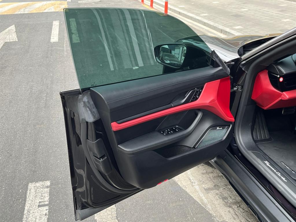 Porsche Taycan - Vista 5