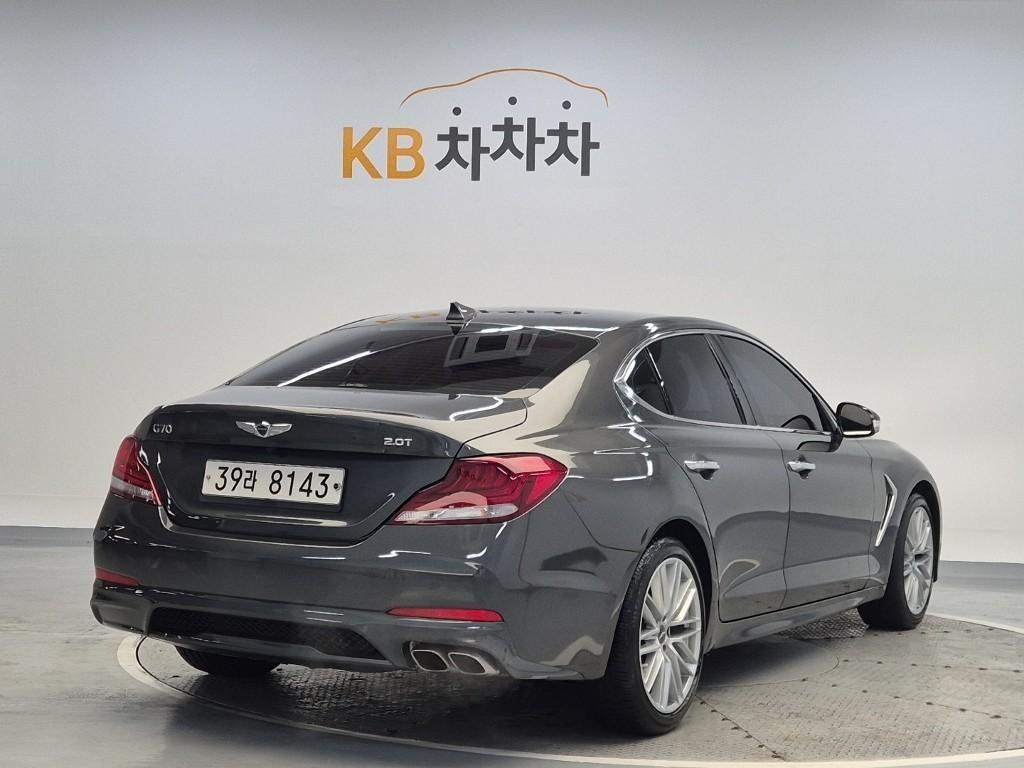 Genesis G70 - Vista 4