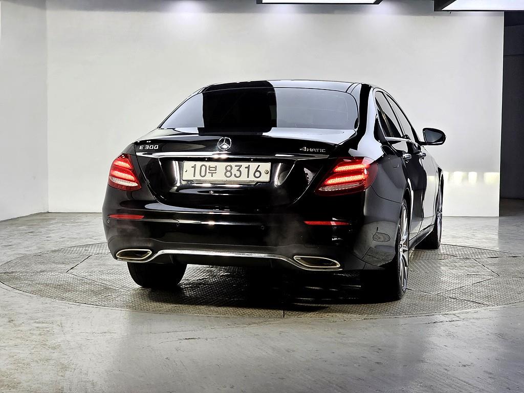 Mercedes Benz E class - Vista 3