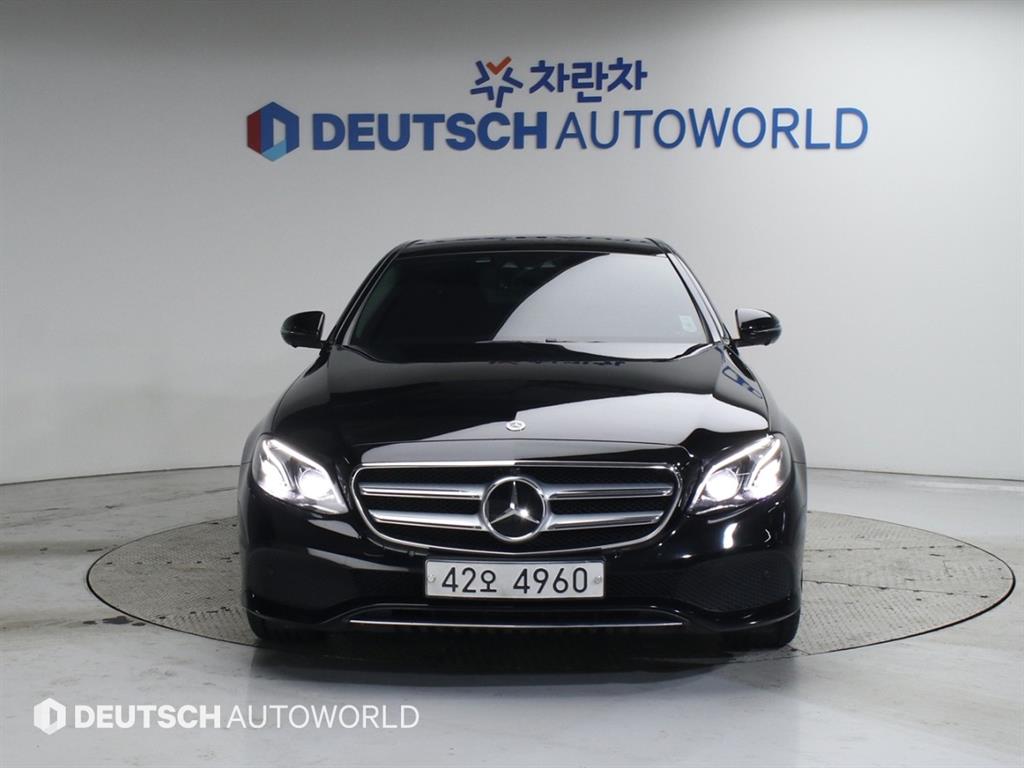 Mercedes Benz E class - Vista 3