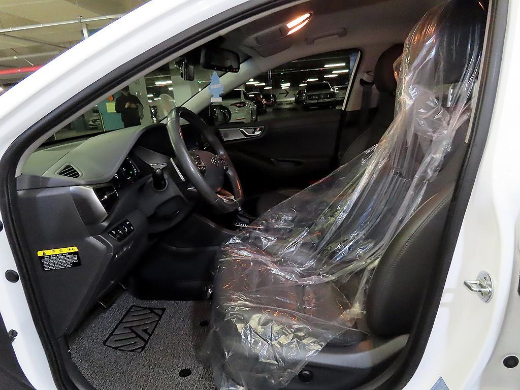 HYUNDAI Ioniq - Vista 6