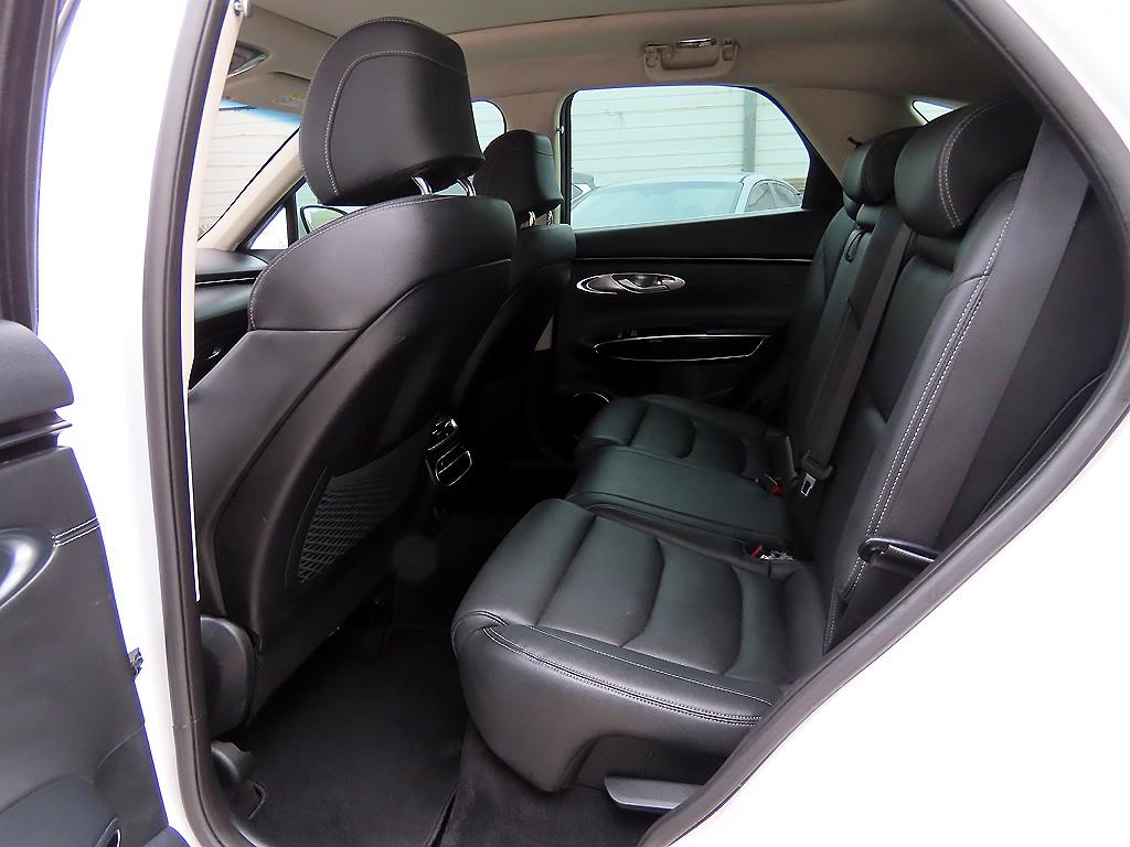 Genesis GV70 - Vista 6