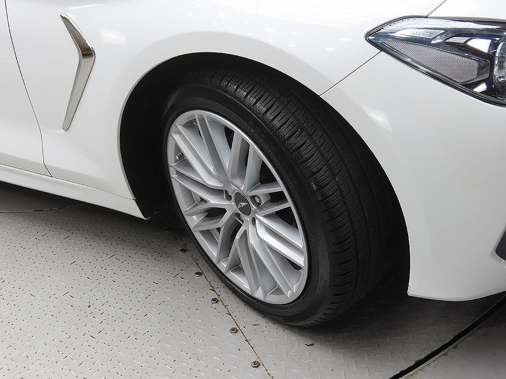 Genesis G70 - Vista 9