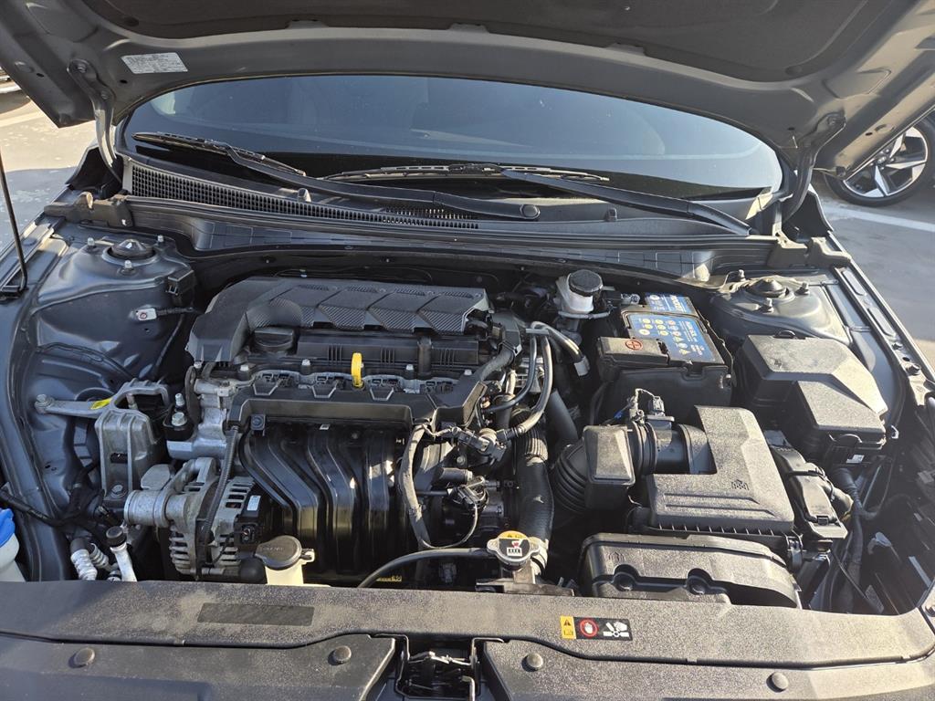 HYUNDAI Avante - Vista 3