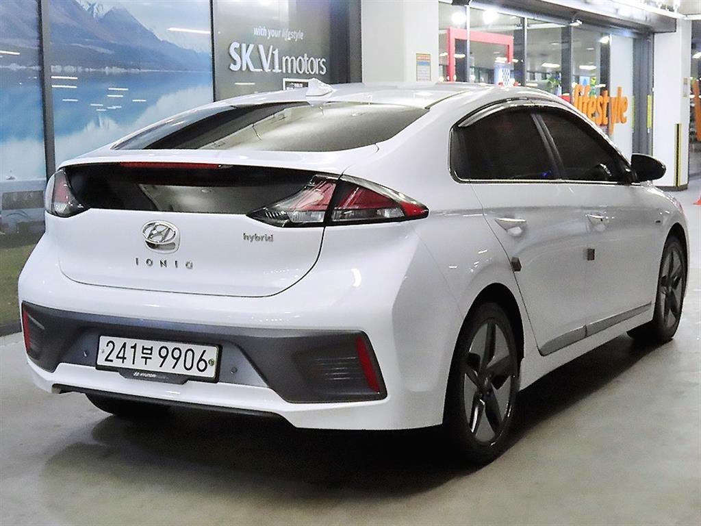 HYUNDAI Ioniq - Vista 4