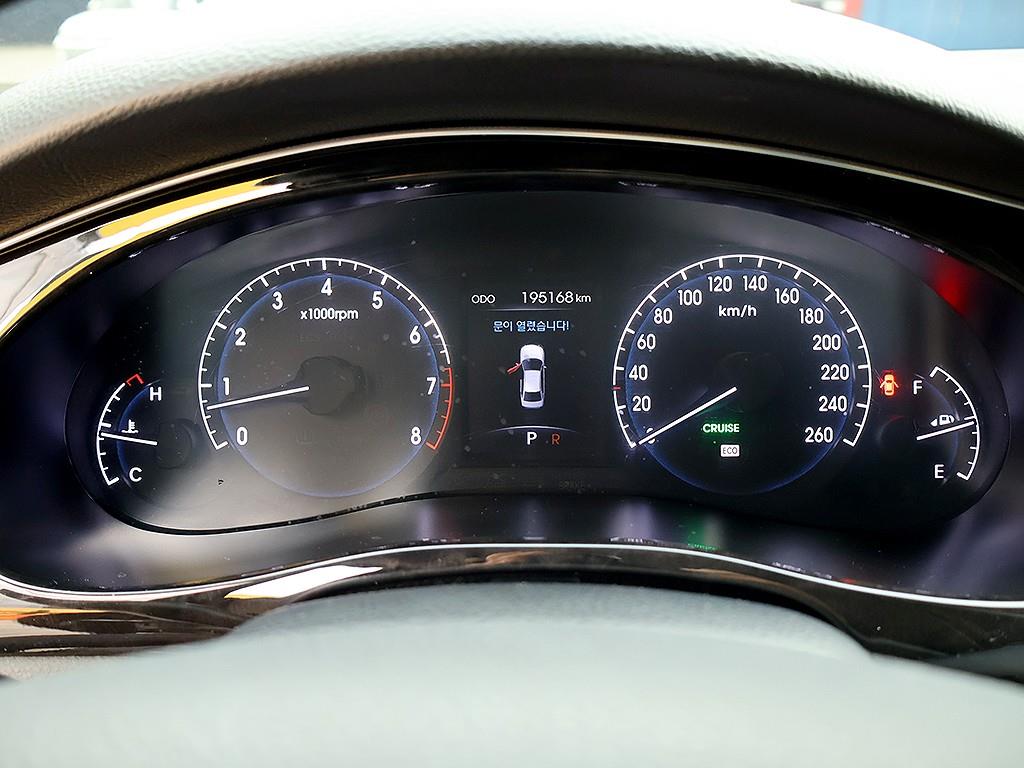 HYUNDAI Genesis - Vista 11