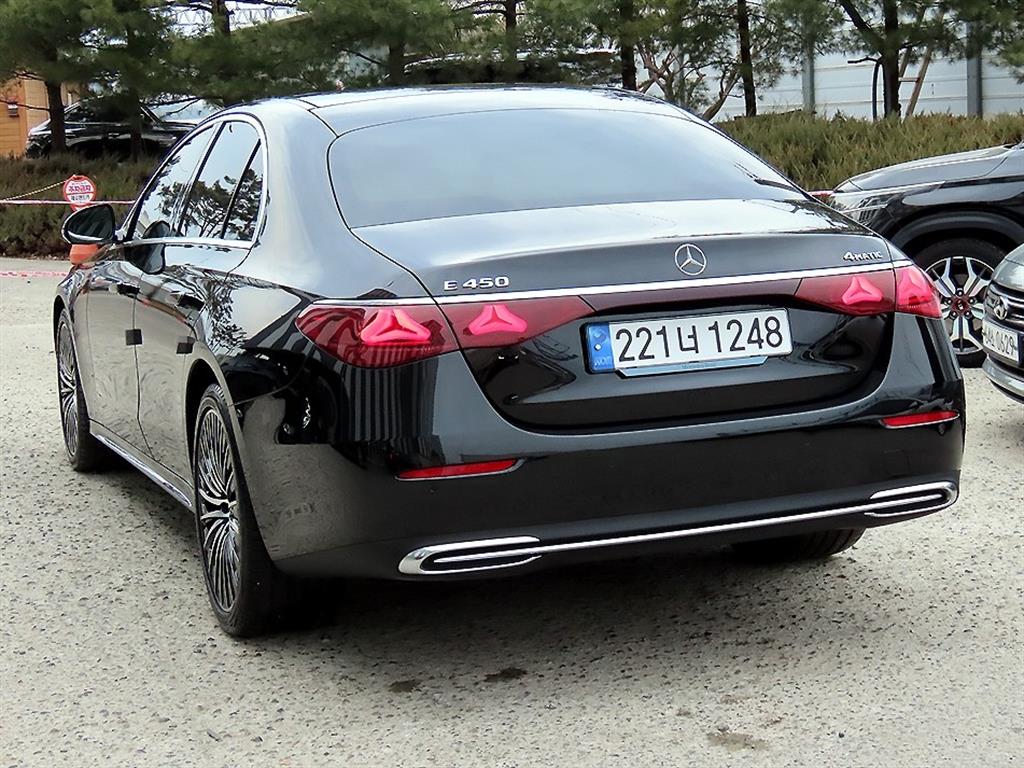 Mercedes Benz E class - Vista 3