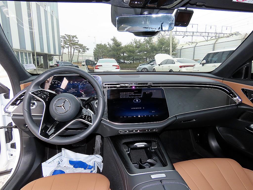 Mercedes Benz E class - Vista 7