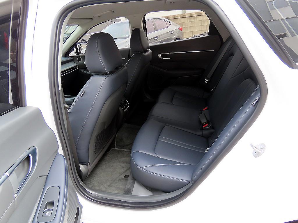 HYUNDAI Sonata - Vista 6