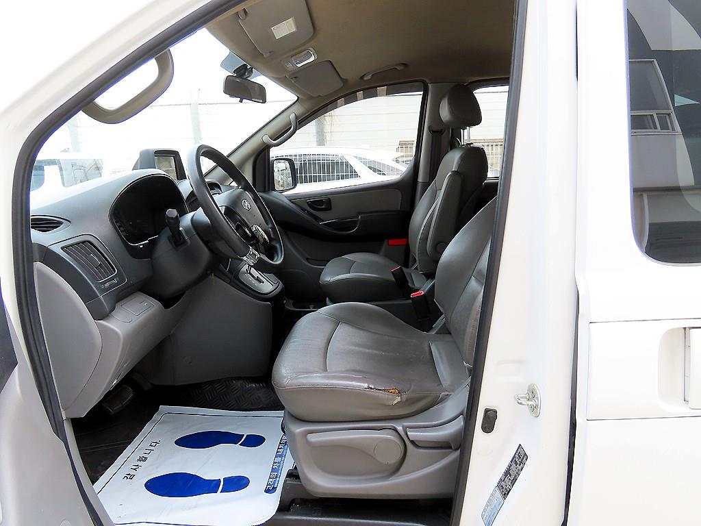 HYUNDAI Starex - Vista 5