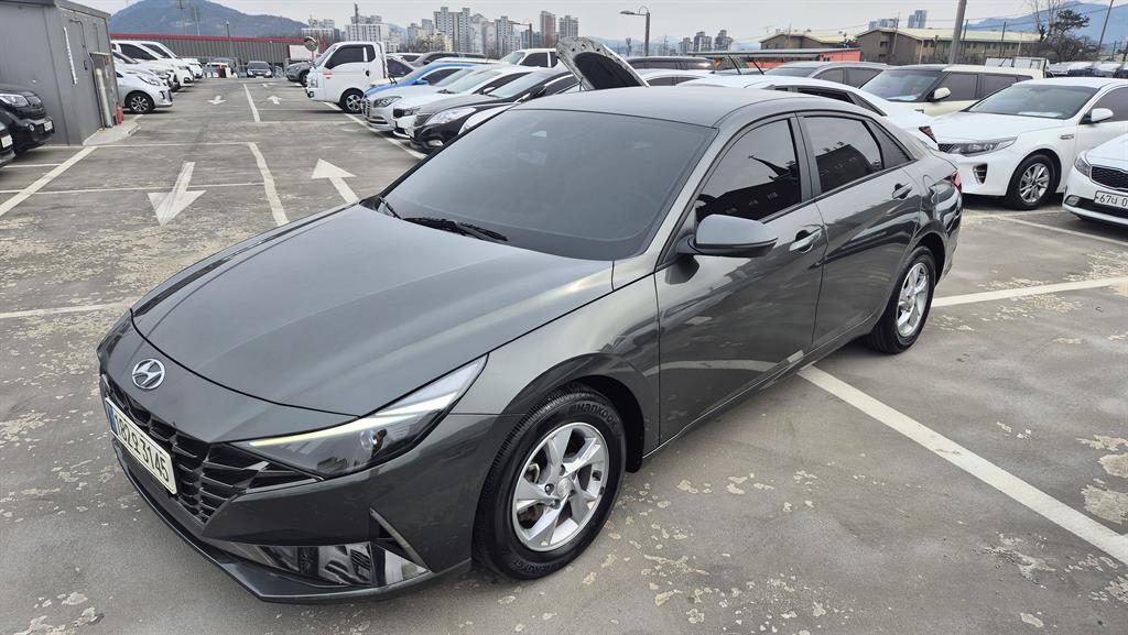 HYUNDAI Avante - Vista 11