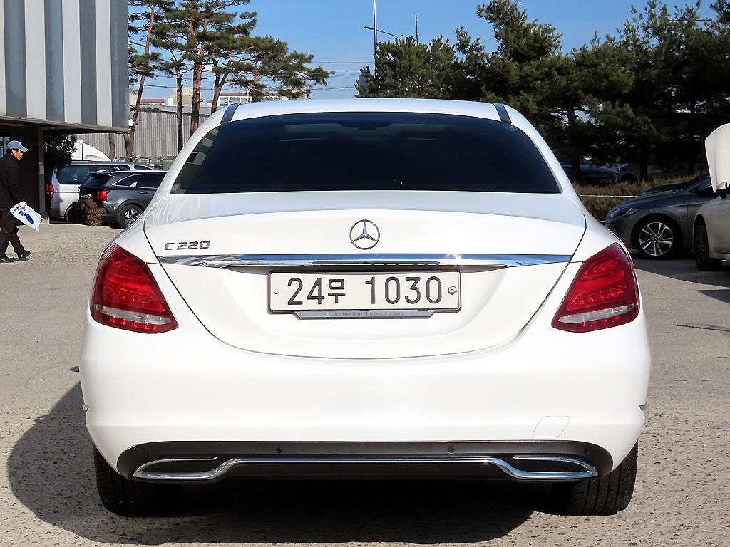 Mercedes Benz C Class - Vista 4