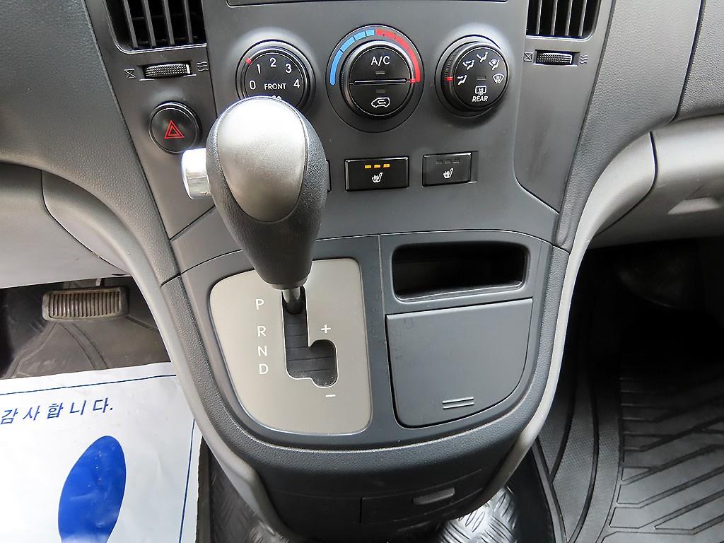 HYUNDAI Starex - Vista 10