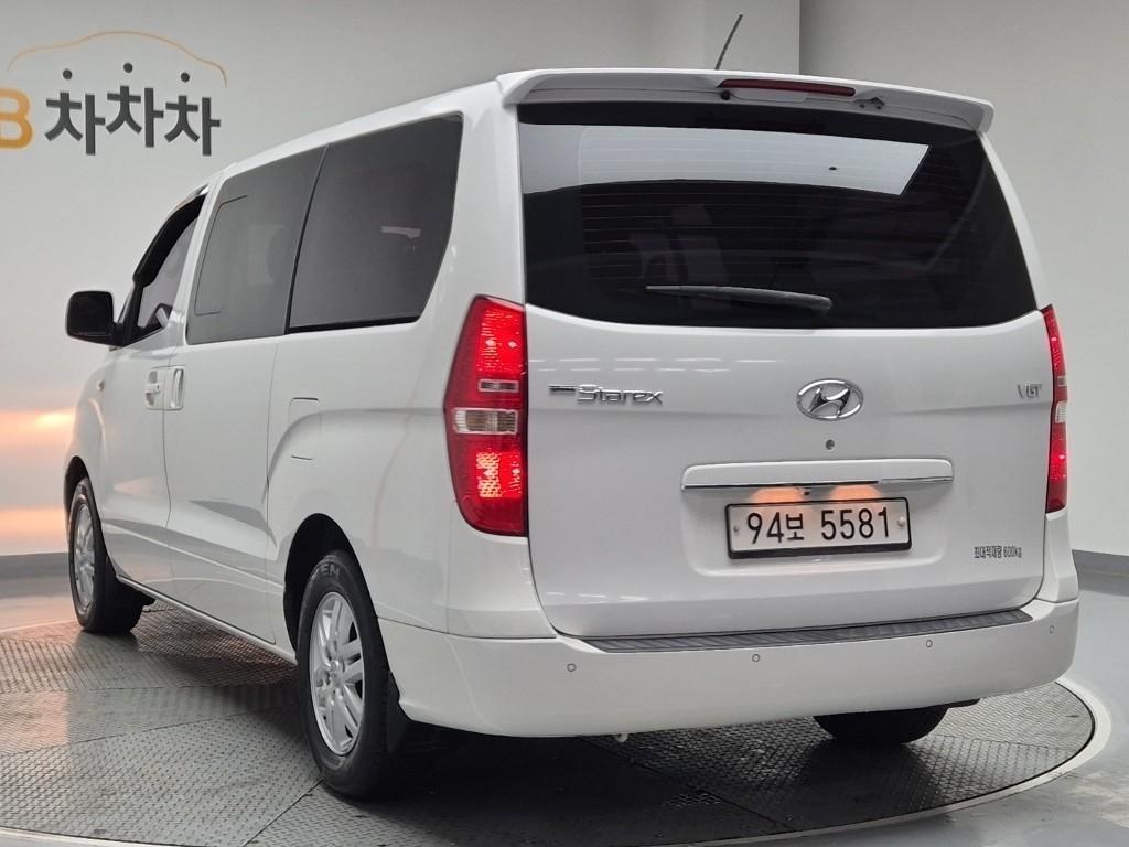 HYUNDAI Starex - Vista 2