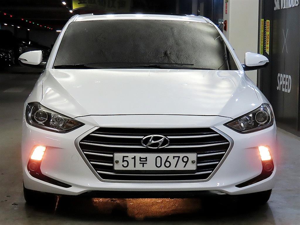 HYUNDAI Avante - Vista 2