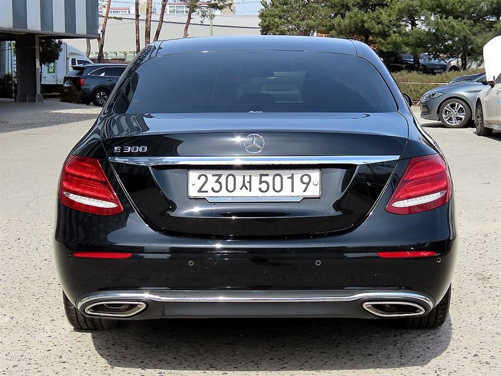 Mercedes Benz E class - Vista 4