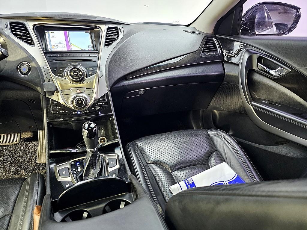 HYUNDAI Grandeur - Vista 10