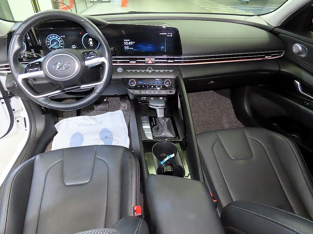 HYUNDAI Avante - Vista 10