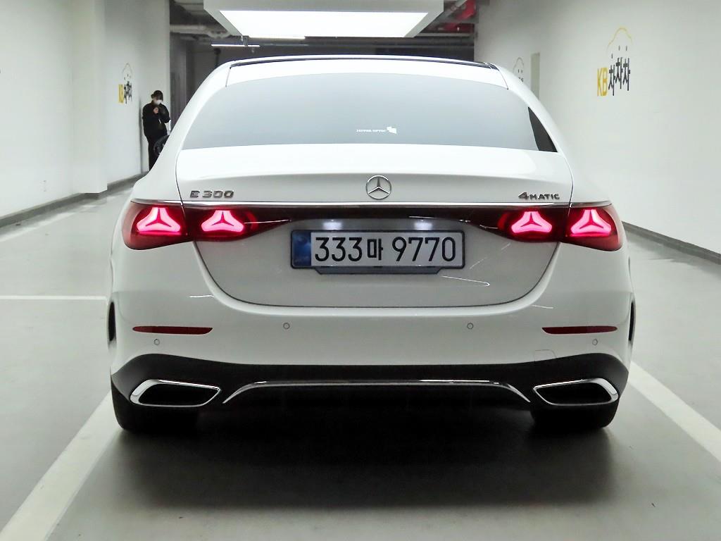 Mercedes Benz E class - Vista 3