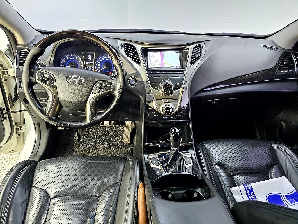 HYUNDAI Grandeur - Vista 5