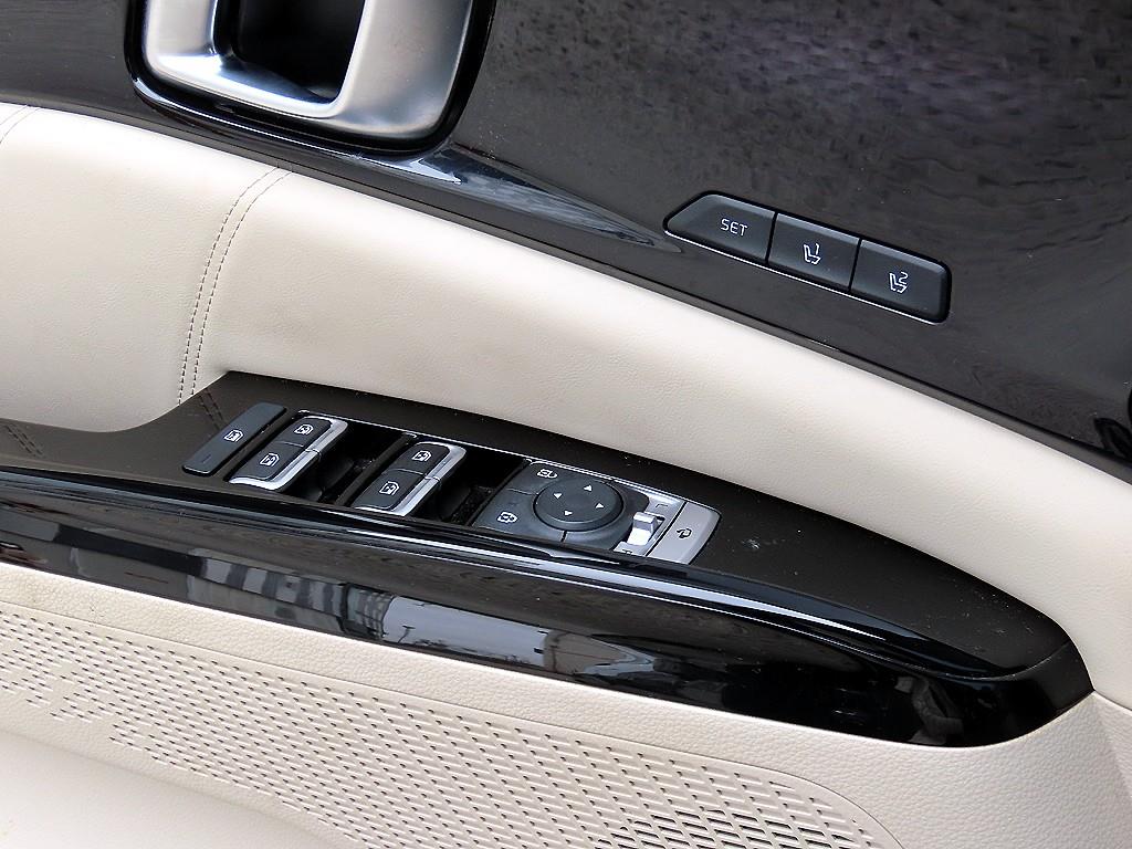 KIA Carnival - Vista 12