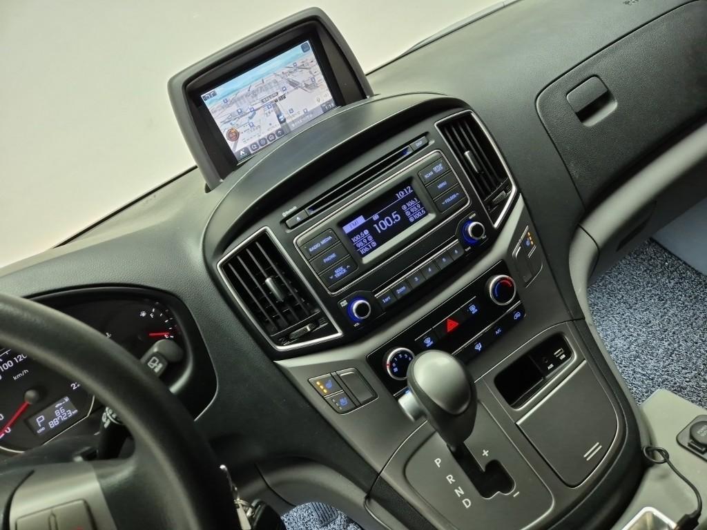 HYUNDAI Starex - Vista 9