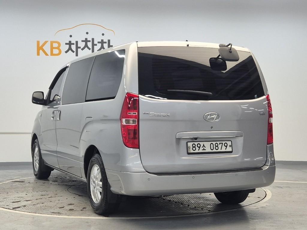 HYUNDAI Starex - Vista 2