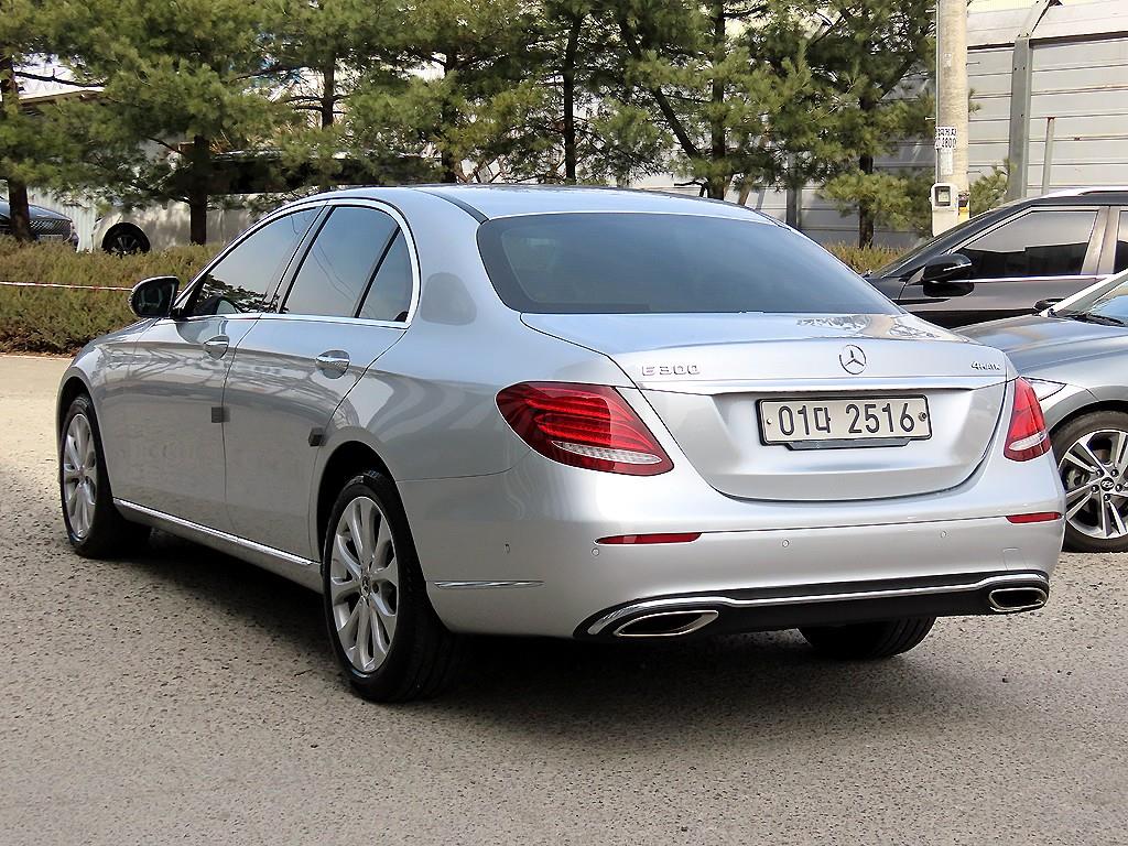 Mercedes Benz E class - Vista 3