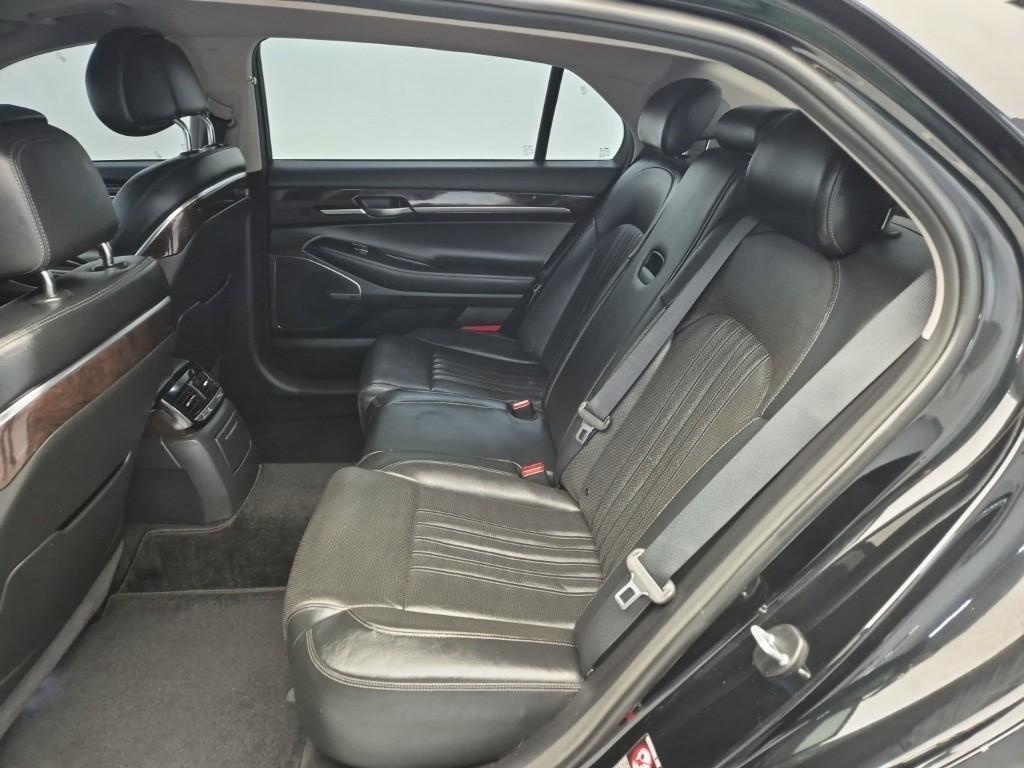 Genesis EQ900 - Vista 12