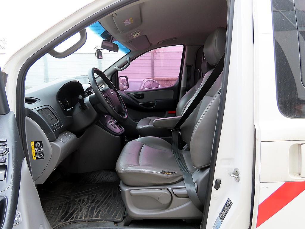 HYUNDAI Starex - Vista 5