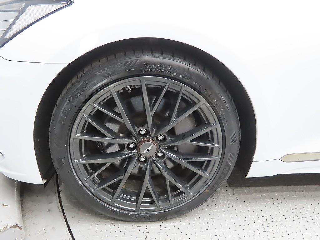 Genesis G80 - Vista 9