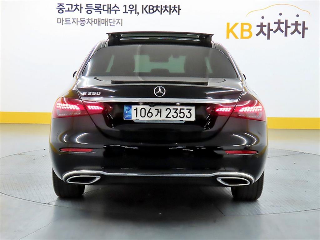 Mercedes Benz E class - Vista 3