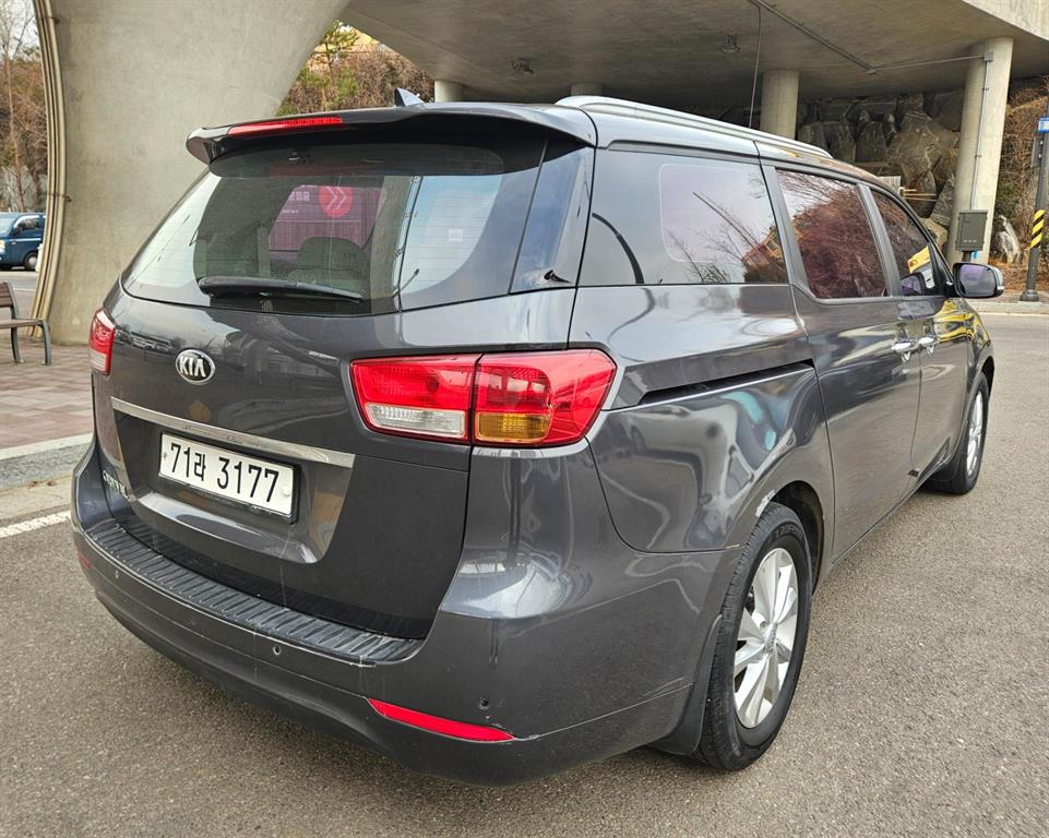 KIA Carnival - Vista 4