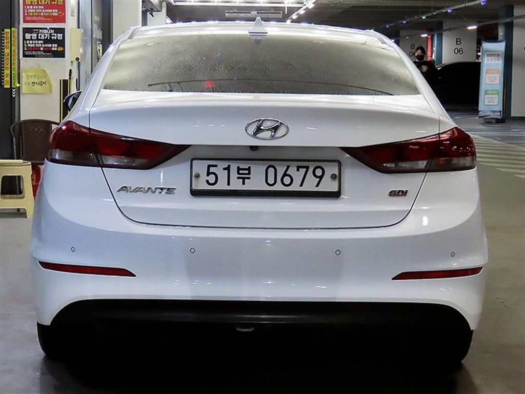 HYUNDAI Avante - Vista 5