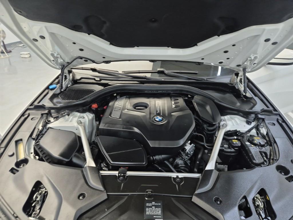 BMW 5 Series - Vista 5