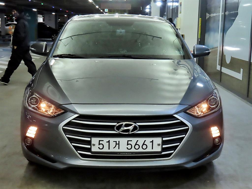 HYUNDAI Avante - Vista 2