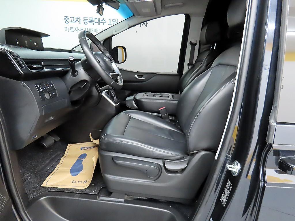 HYUNDAI Staria - Vista 5