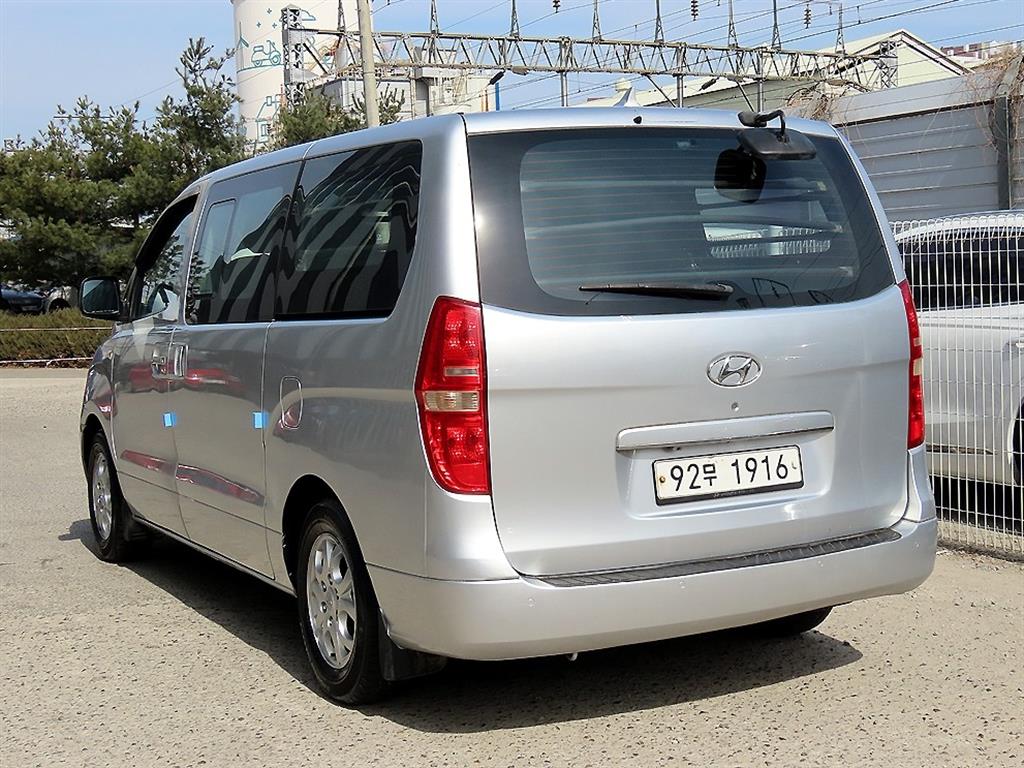 HYUNDAI Starex - Vista 3