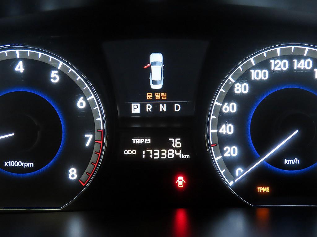 HYUNDAI Equus - Vista 9