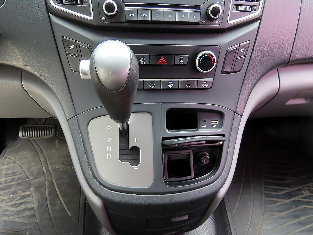 HYUNDAI Starex - Vista 10