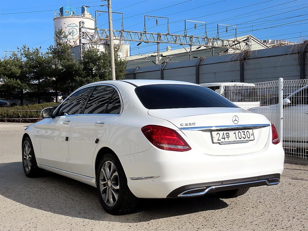 Mercedes Benz C Class - Vista 3