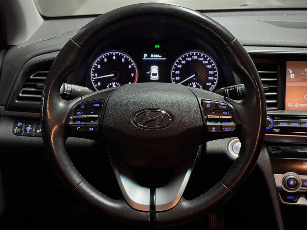 HYUNDAI Avante - Vista 9