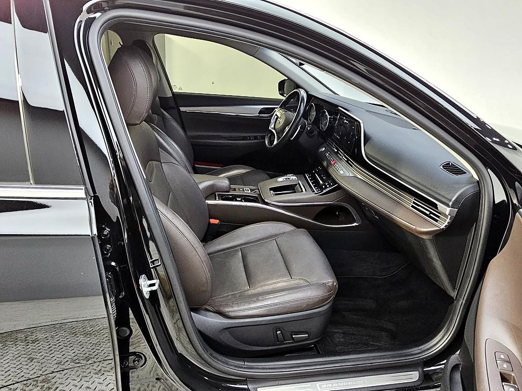 HYUNDAI Grandeur - Vista 11