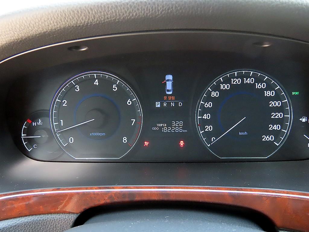 HYUNDAI Equus - Vista 9